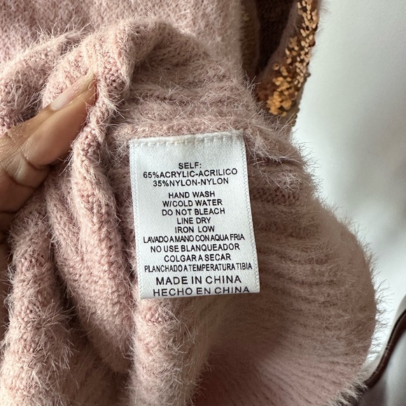 #48 LISTICLE ULTASOFT SEQUINS PLUSH TOP BLUSH PINK SIZE MEDIUM - Picture 5 of 9